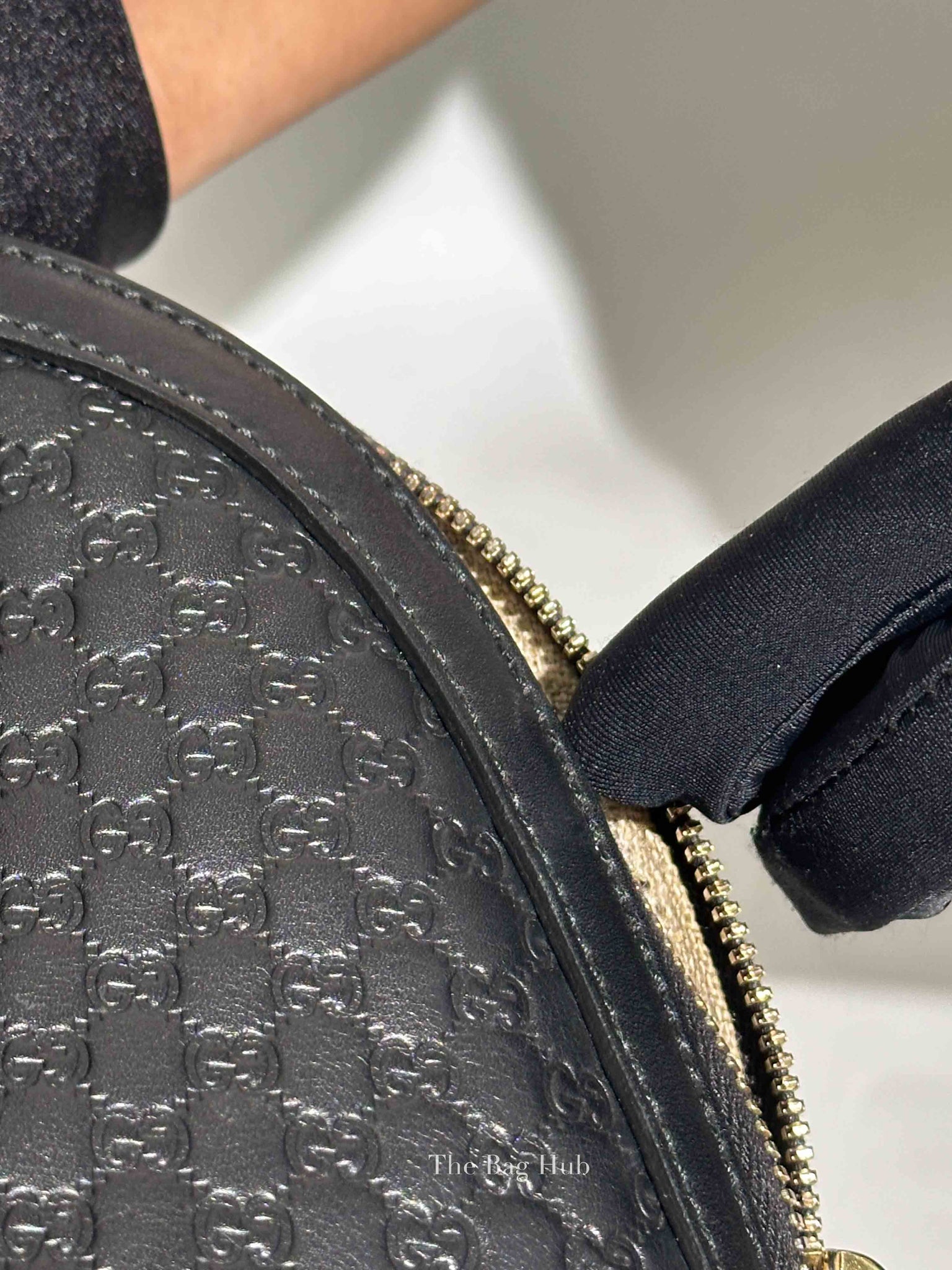 Gucci Black Micro Guccissima Leather Medium Dome Crossbody Bag
