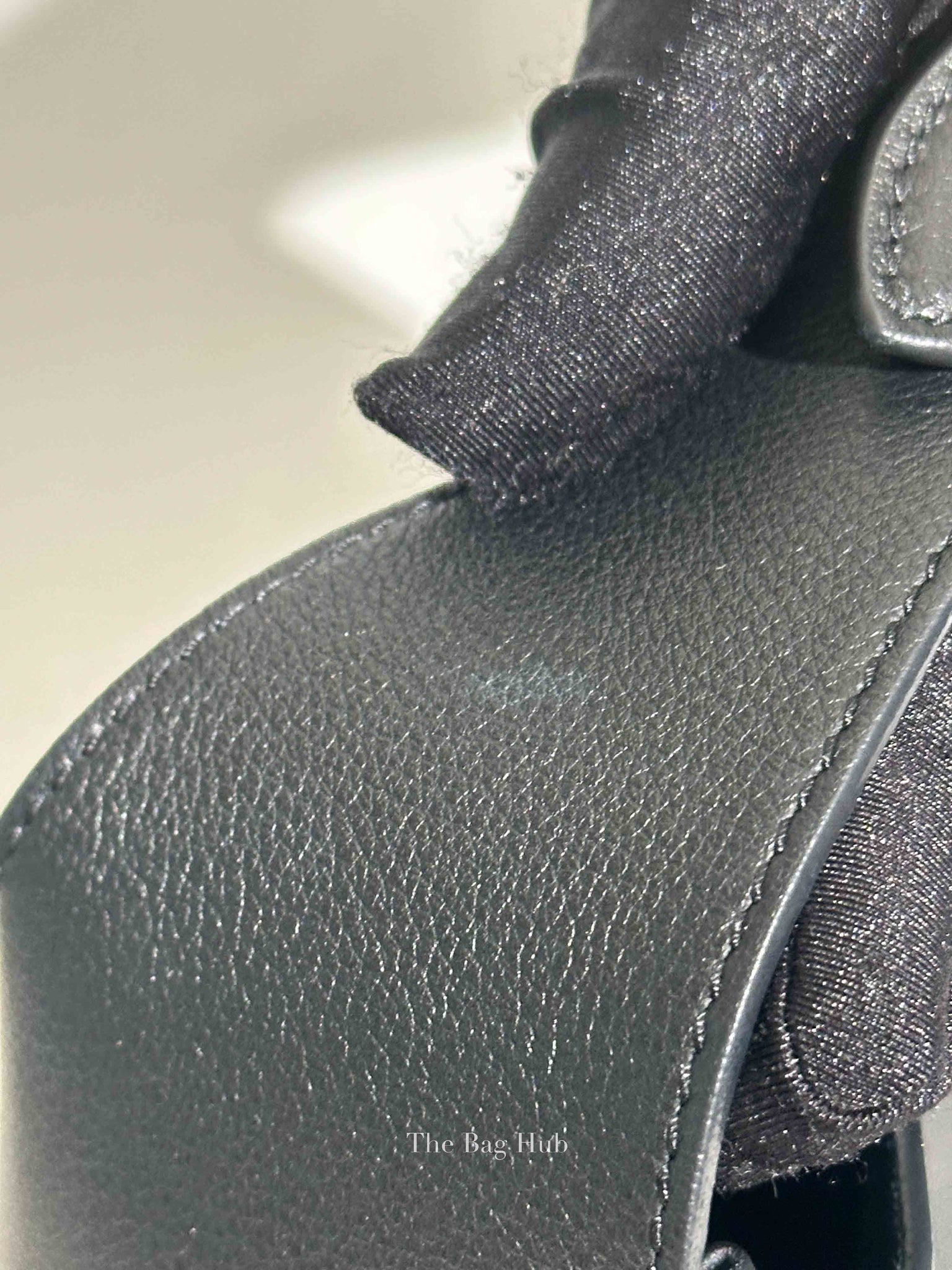 Saint Laurent Black Grained Leather Supple Small Le 5 À 7 Bag