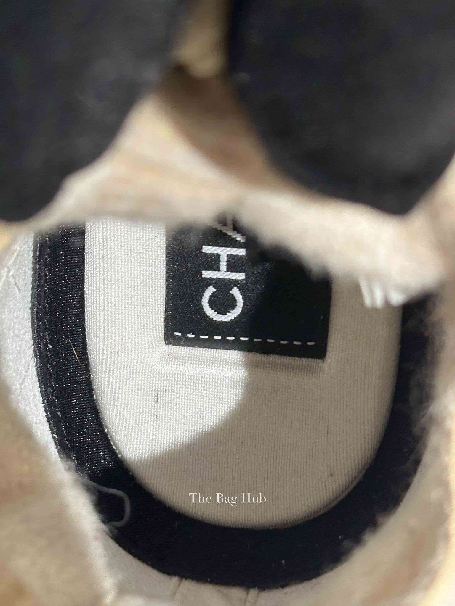 Chanel Grey/Beige Suede and Knit Fabric CC Low Top Sneakers Size 37.5