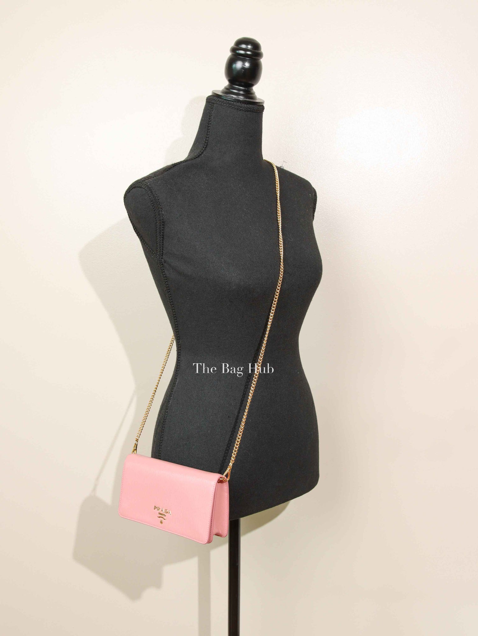 Prada Petalo Vitello Move Wallet on Chain 1DH044