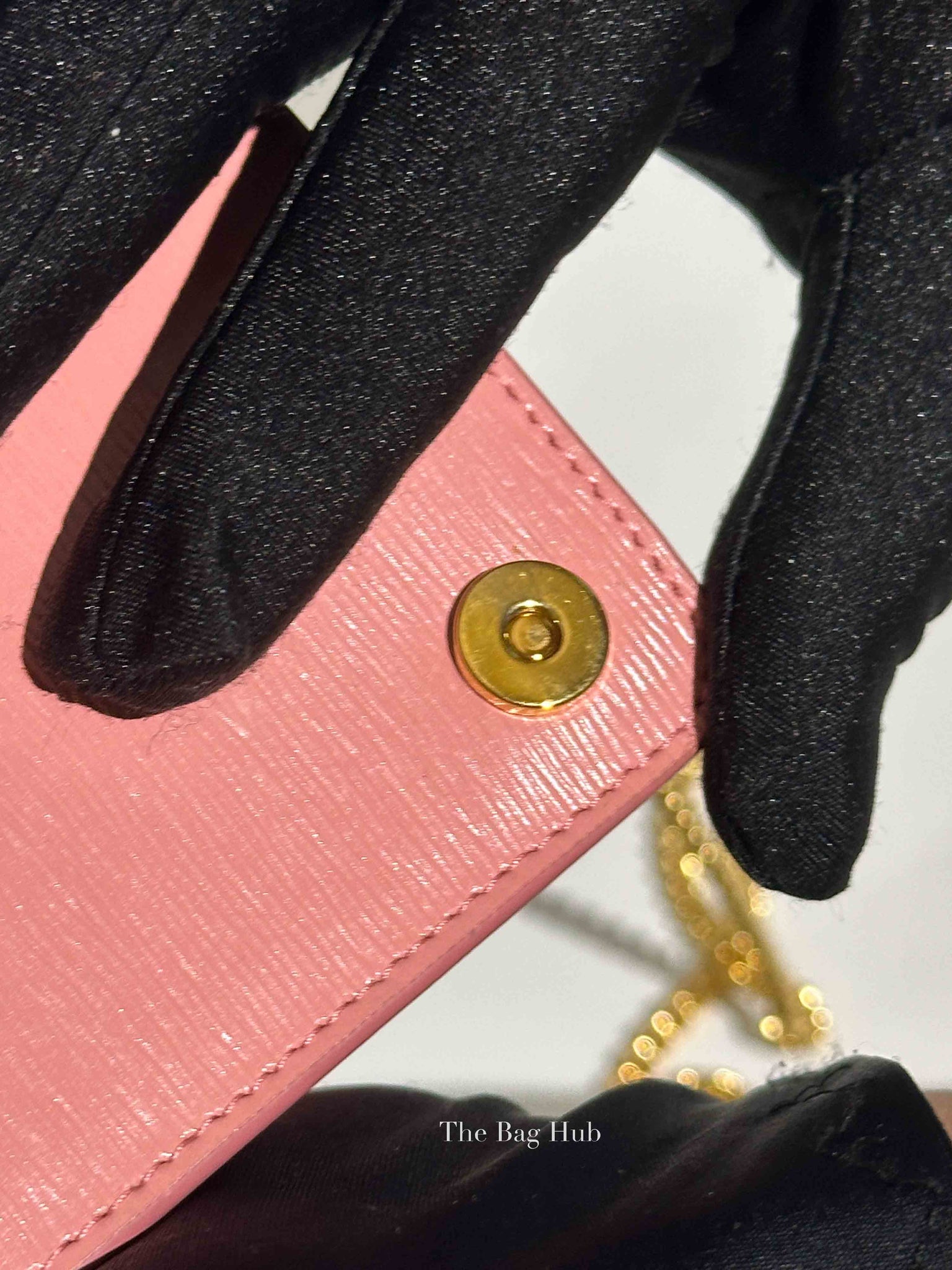 Prada Petalo Vitello Move Wallet on Chain 1DH044