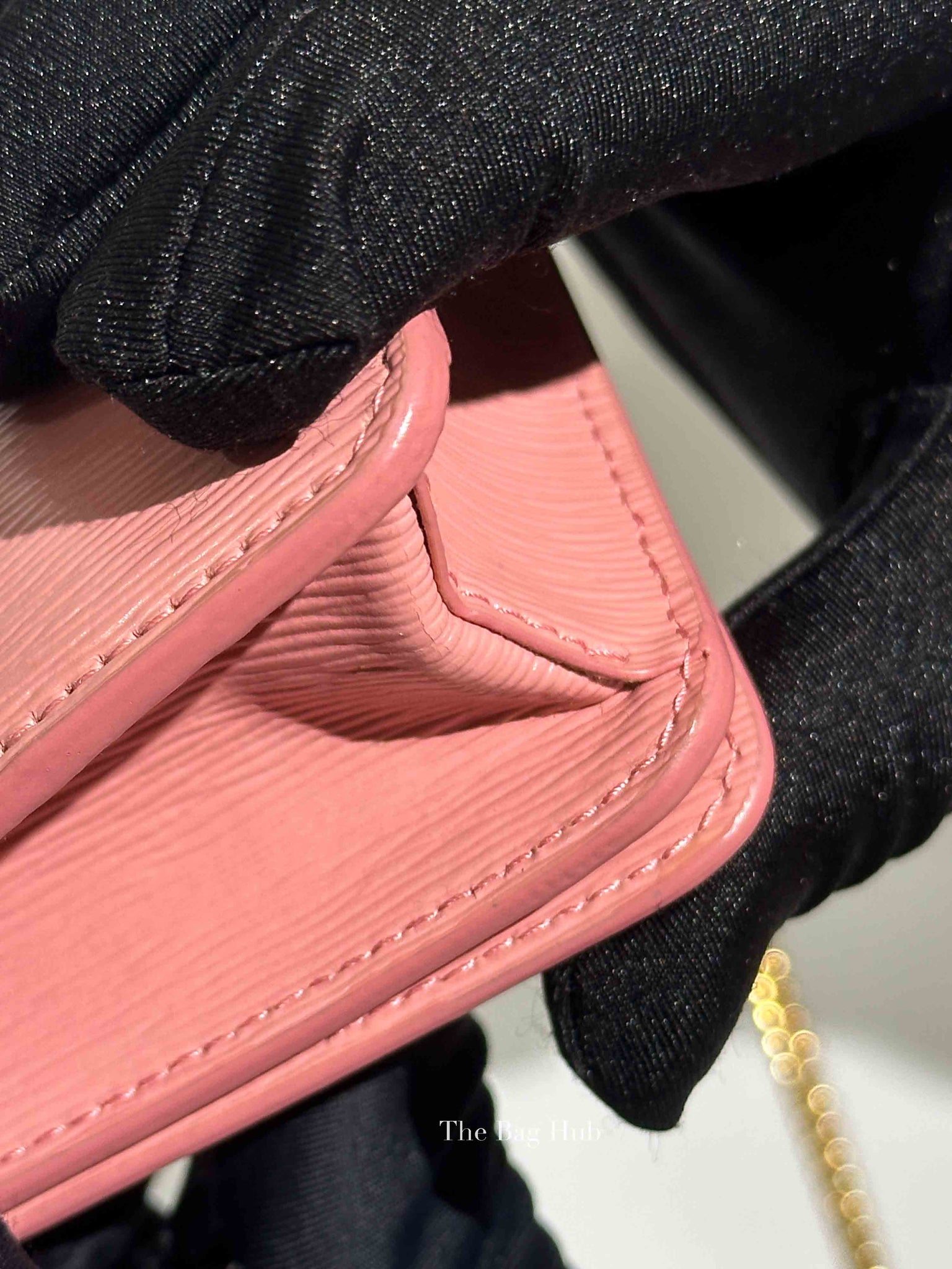 Prada Petalo Vitello Move Wallet on Chain 1DH044