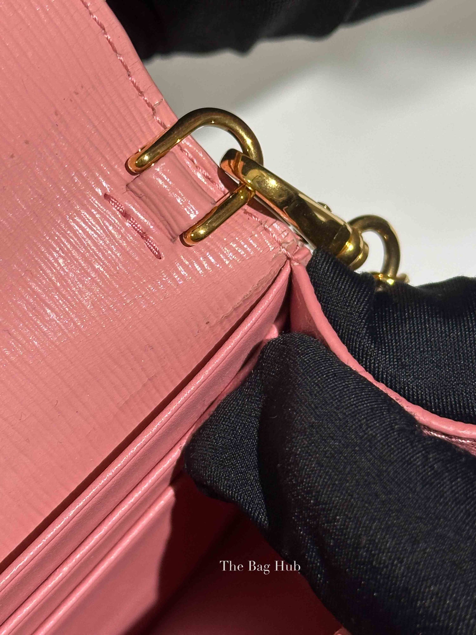 Prada Petalo Vitello Move Wallet on Chain 1DH044