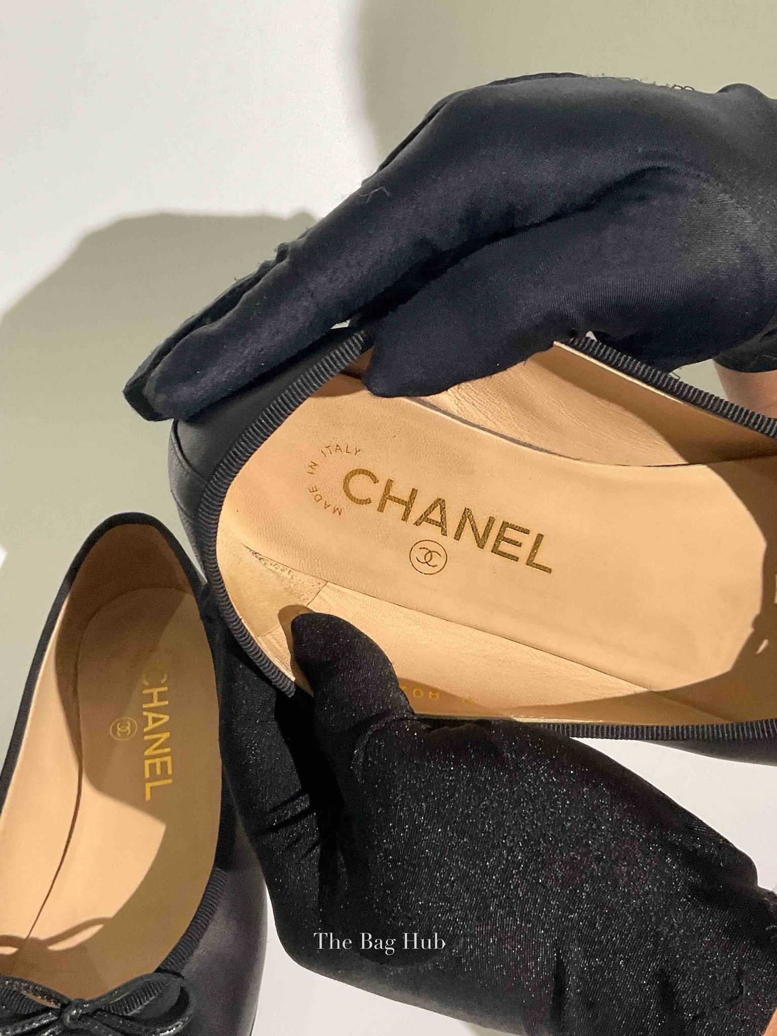 Chanel Black Patent And Leather Bow CC Cap Toe Ballet Flats Size 36.5