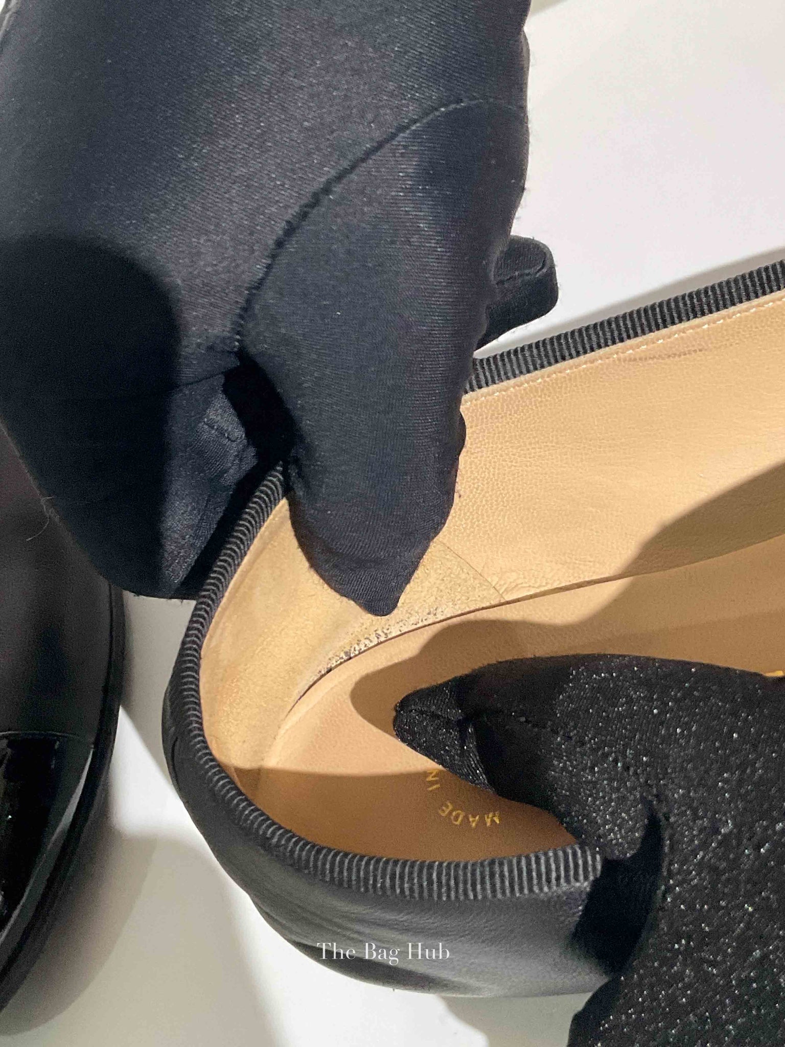 Chanel Black Patent And Leather Bow CC Cap Toe Ballet Flats Size 36.5