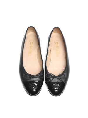 Chanel Black Patent And Leather Bow CC Cap Toe Ballet Flats Size 36.5