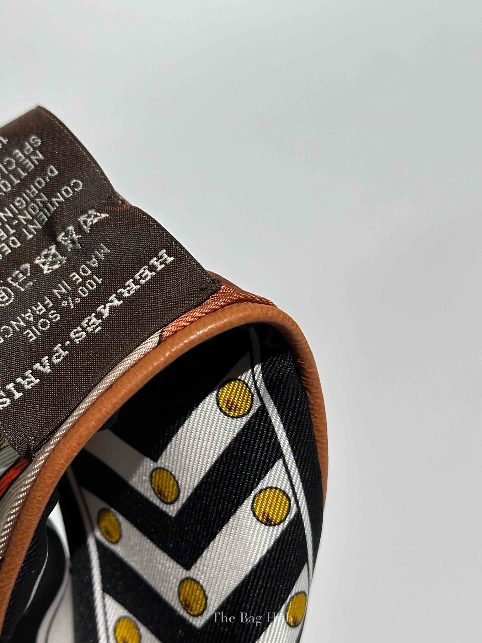 Hermes Noir/Blanc/Caramel Silk Colliers et Chiens Twilly