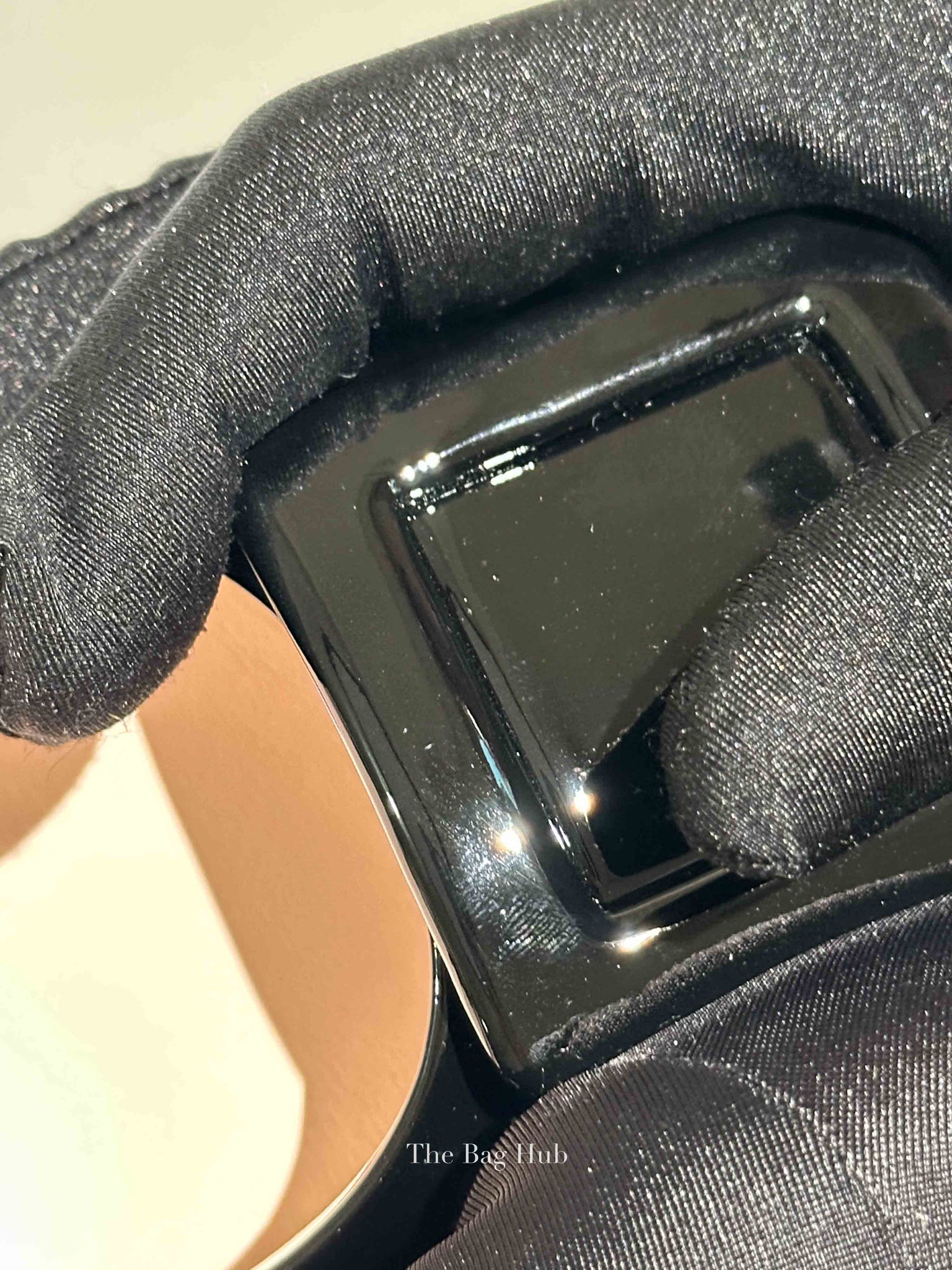Roger Vivier Black Patent Leather Viv' In The City Lacquered Buckle Slingback Wedge Pumps Size 38