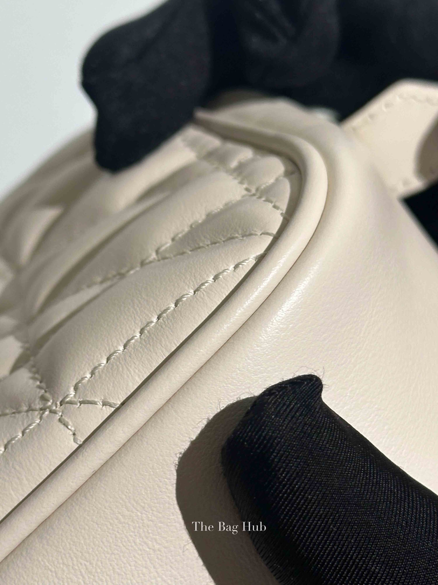 Gucci White Calfskin Matelasse Aria GG Marmont Small Chain Shoulder Bag SHW