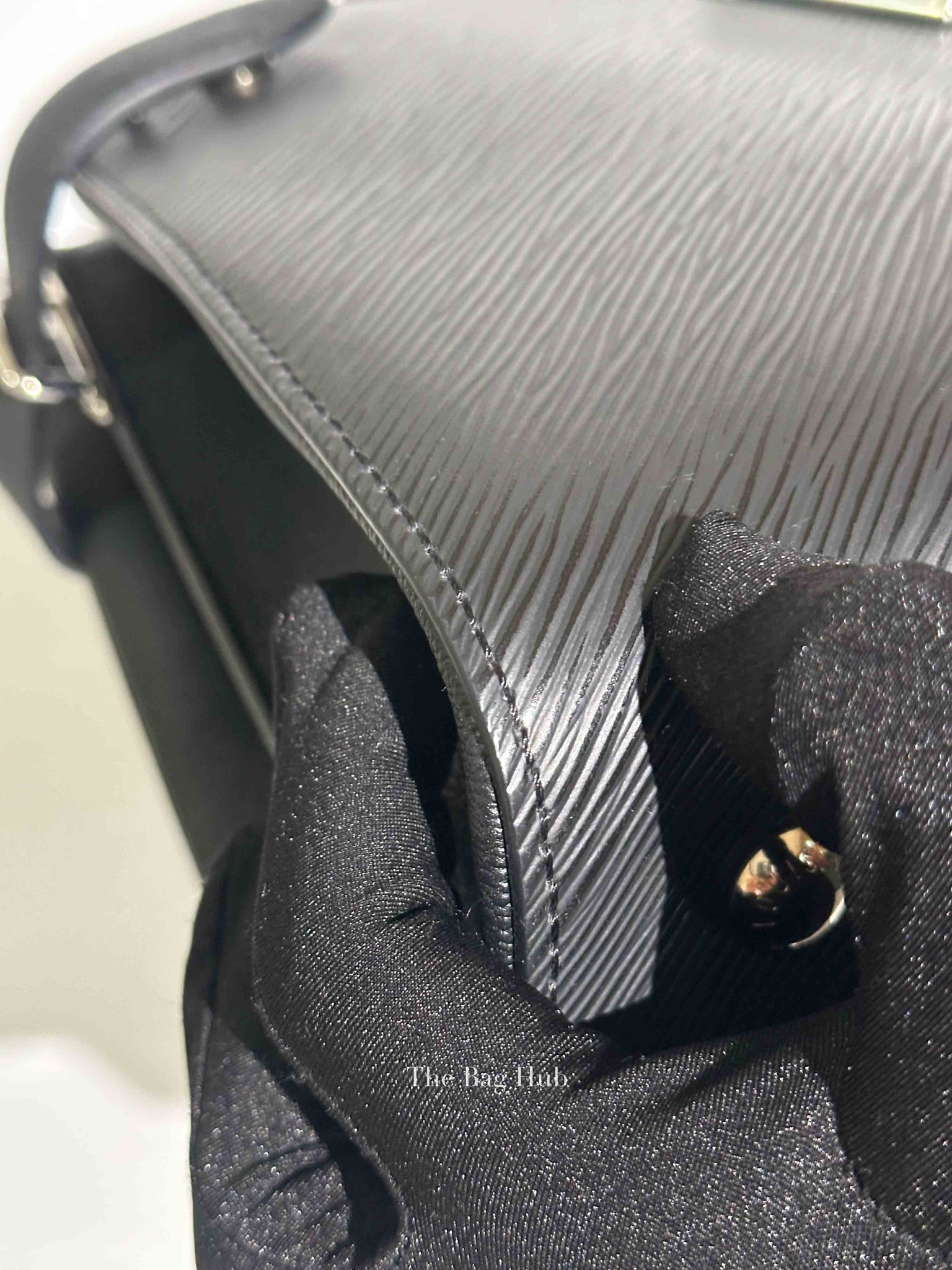 Louis Vuitton Noir Epi Leather Twist Tote Medium Bag