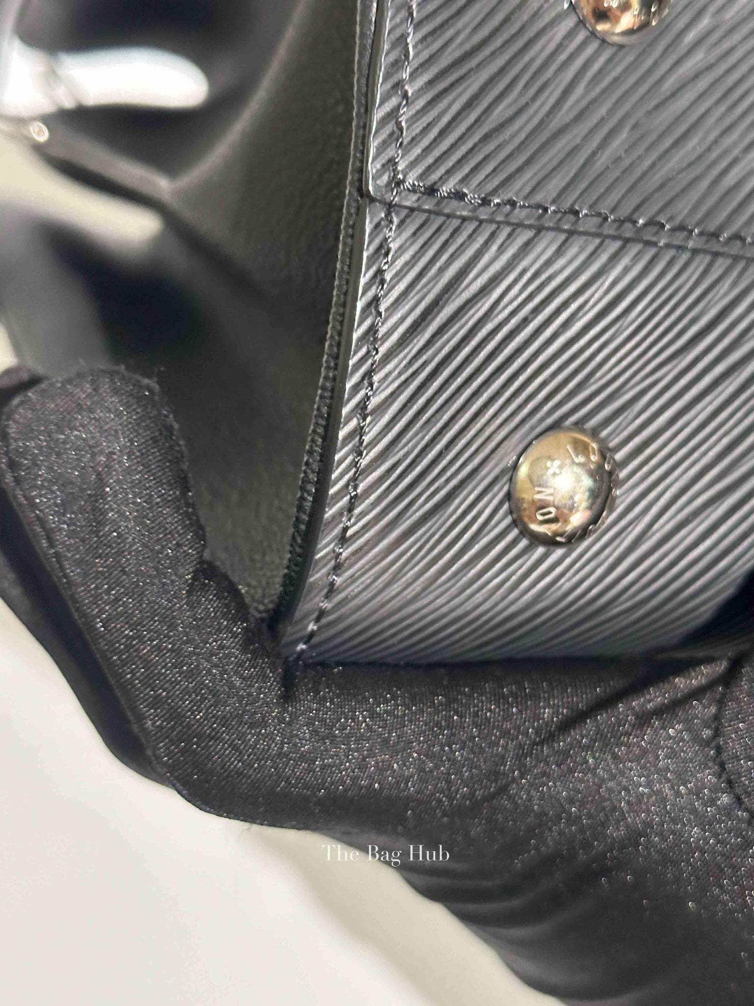 Louis Vuitton Noir Epi Leather Twist Tote Medium Bag