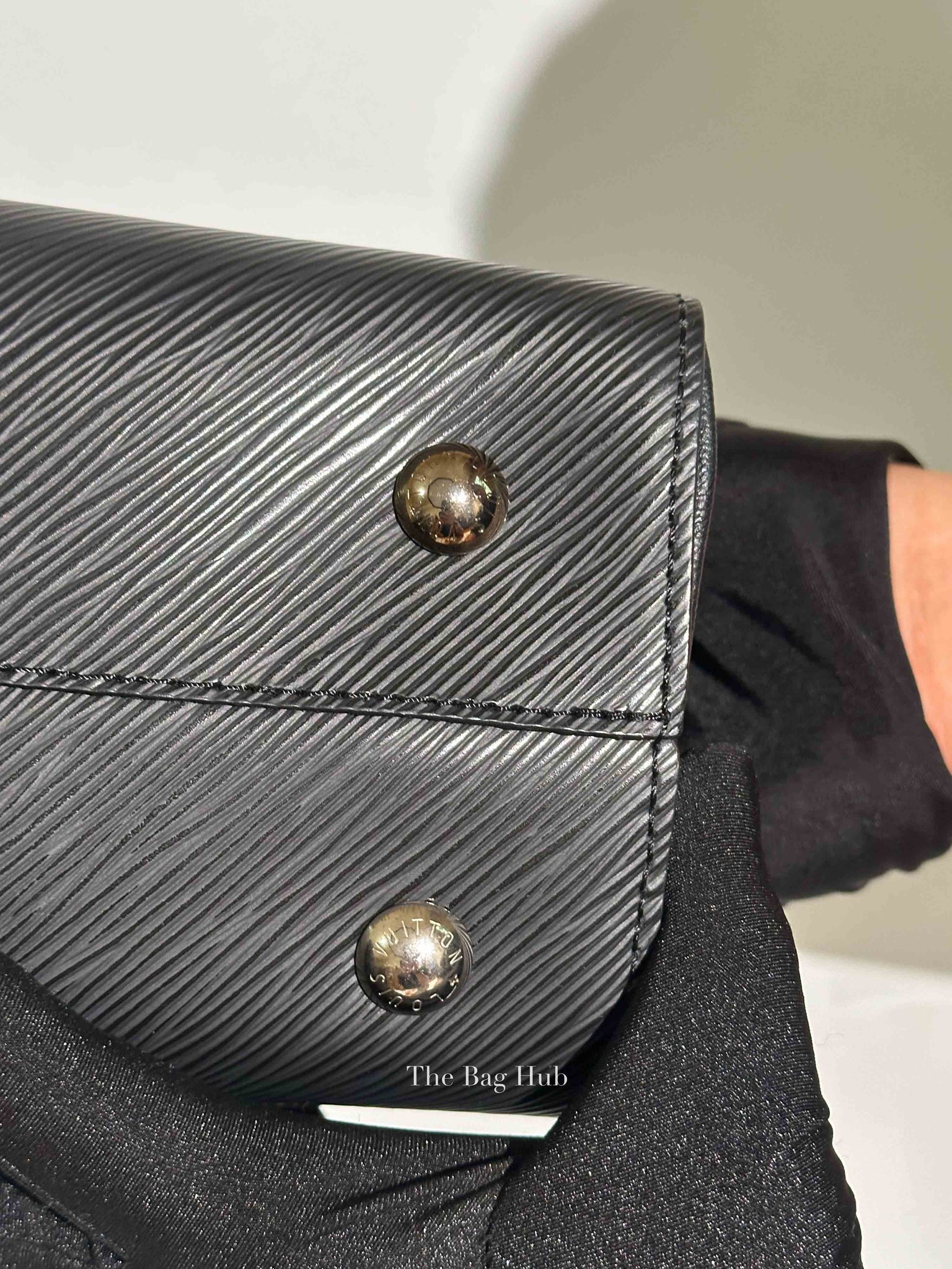 Louis Vuitton Noir Epi Leather Twist Tote Medium Bag