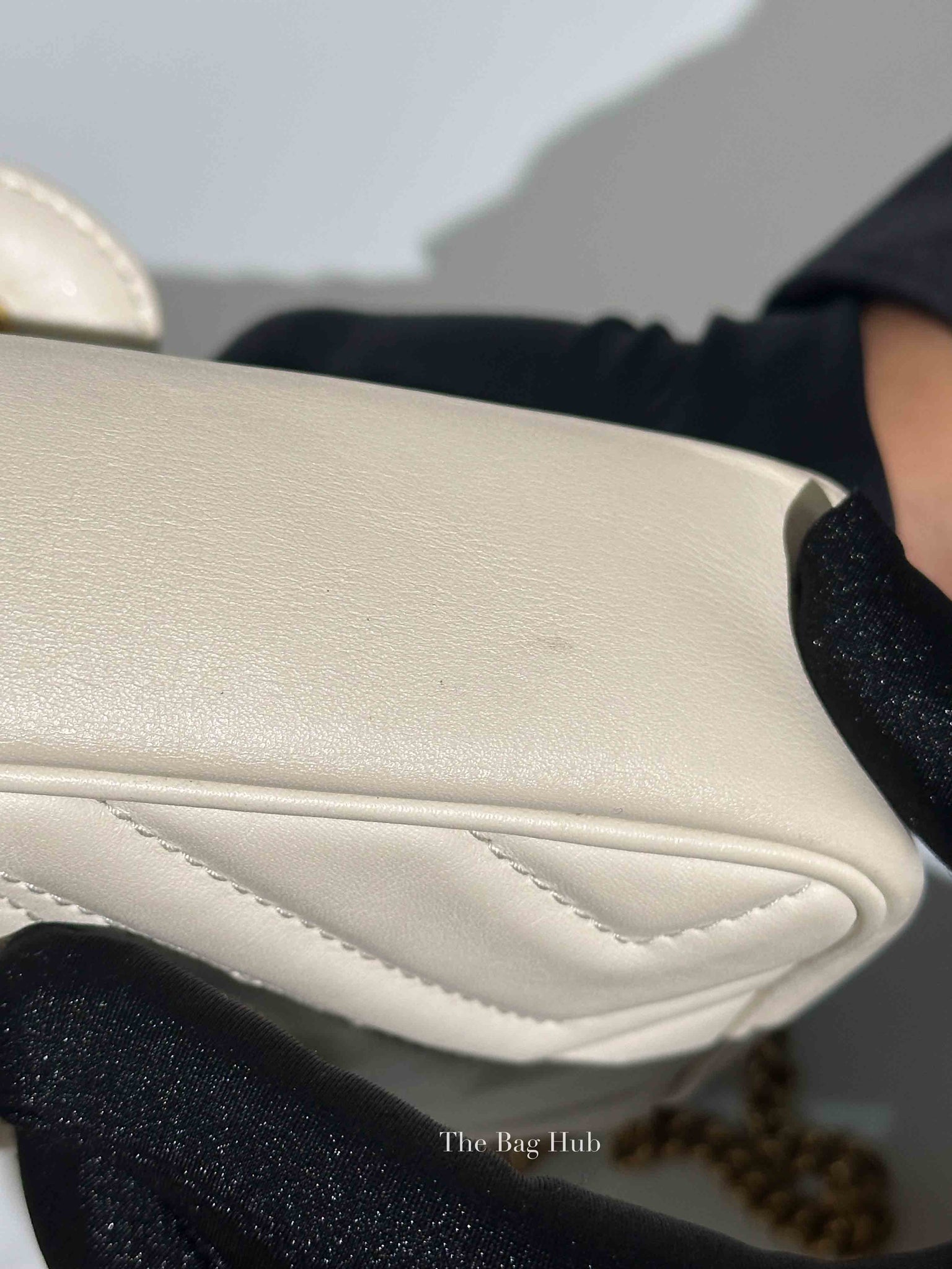 Gucci White Calfskin Matelasse Super Mini GG Marmont Shoulder Bag