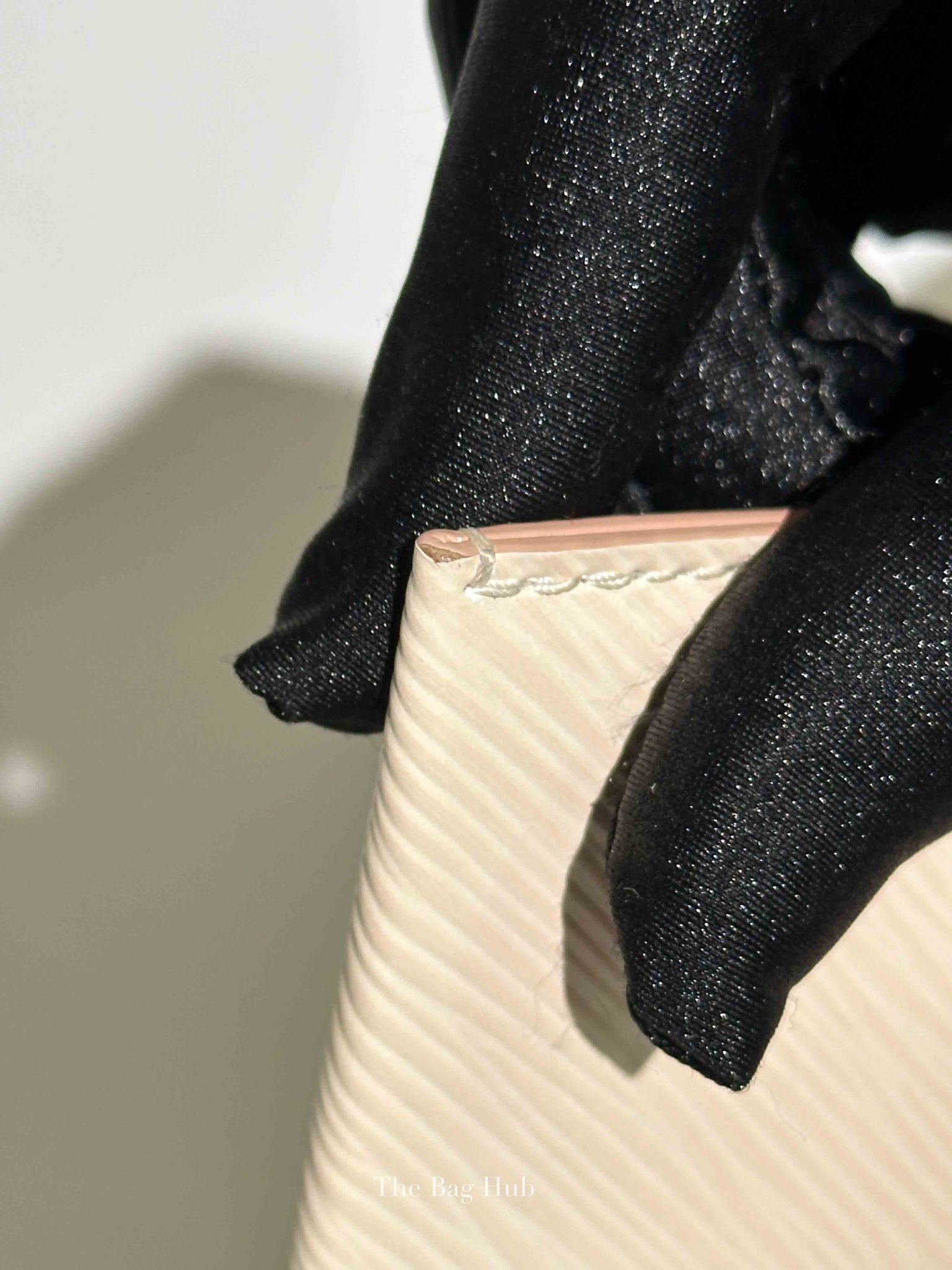 Louis Vuitton Quartz Epi Leather Cluny Mini Bag