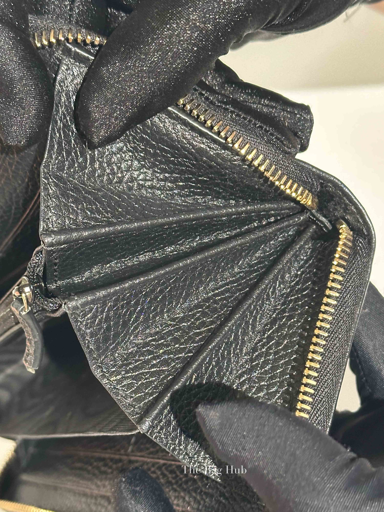 Gucci Black Pebbled Calfskin Soho Zip Around Long Wallet