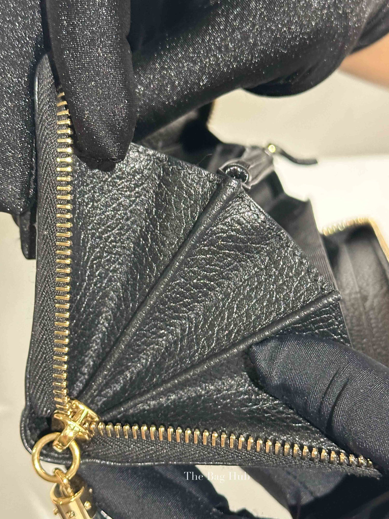 Gucci Black Pebbled Calfskin Soho Zip Around Long Wallet