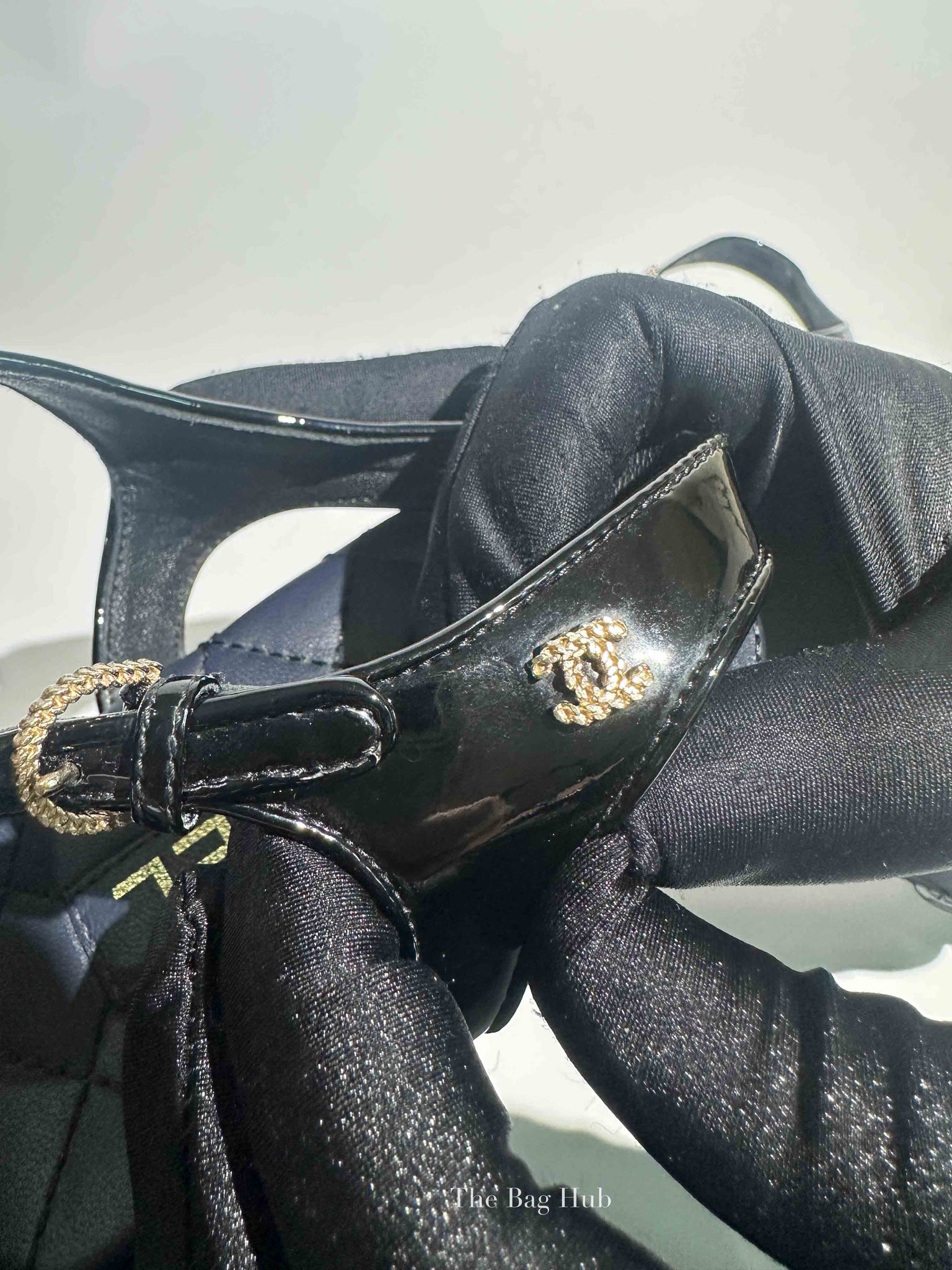 Chanel Navy Blue/Black Patent/Leather Faux Pearl Embellished Sandals Size 37.5