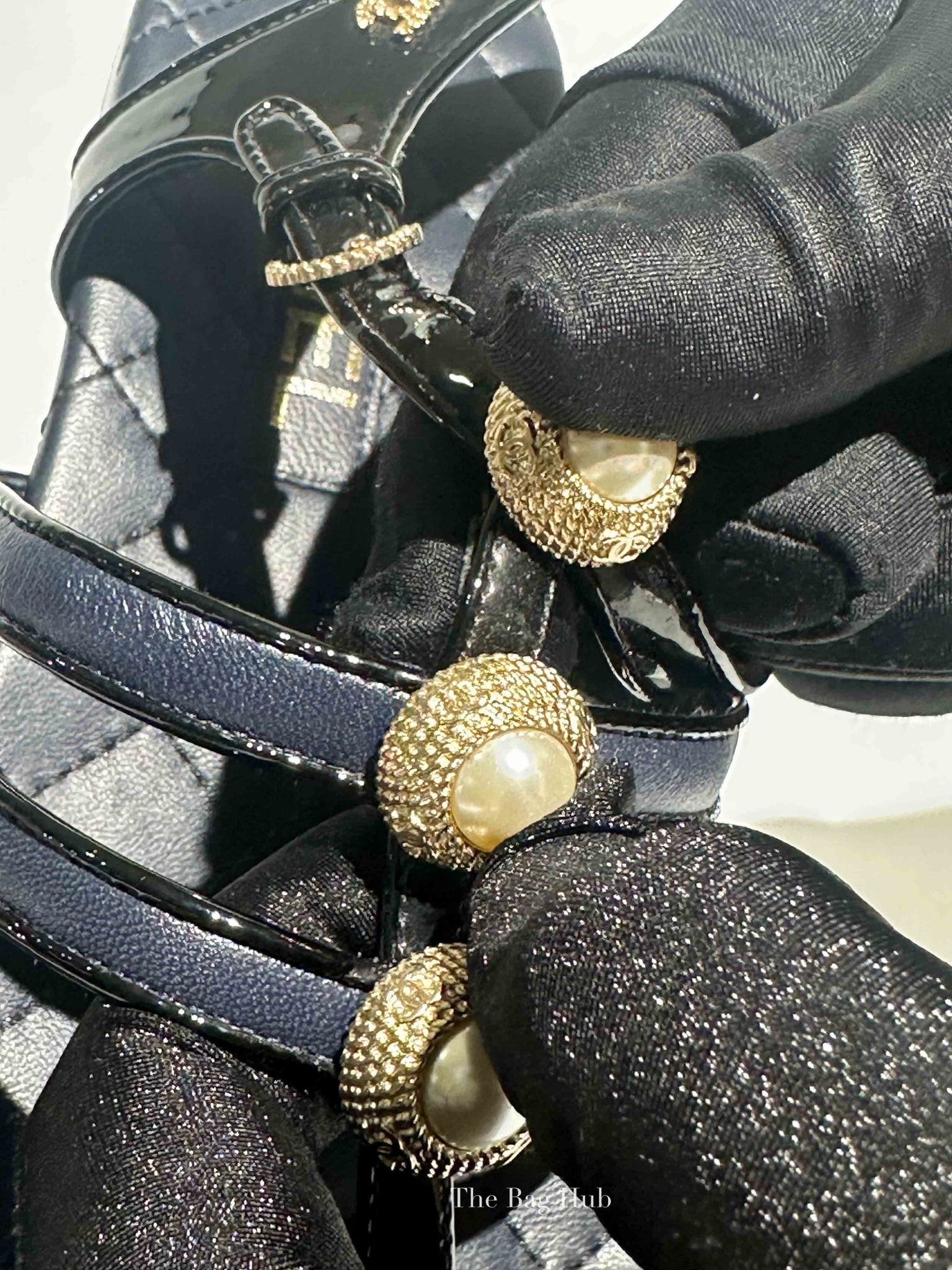 Chanel Navy Blue/Black Patent/Leather Faux Pearl Embellished Sandals Size 37.5