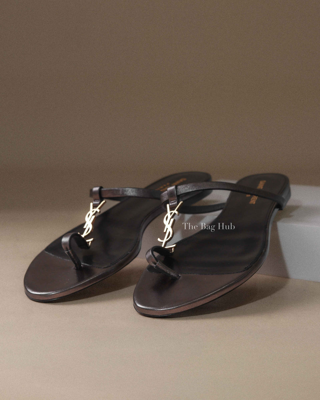 Saint Laurent Cedar Brown Leather Cassandra Flip Flops Size 40