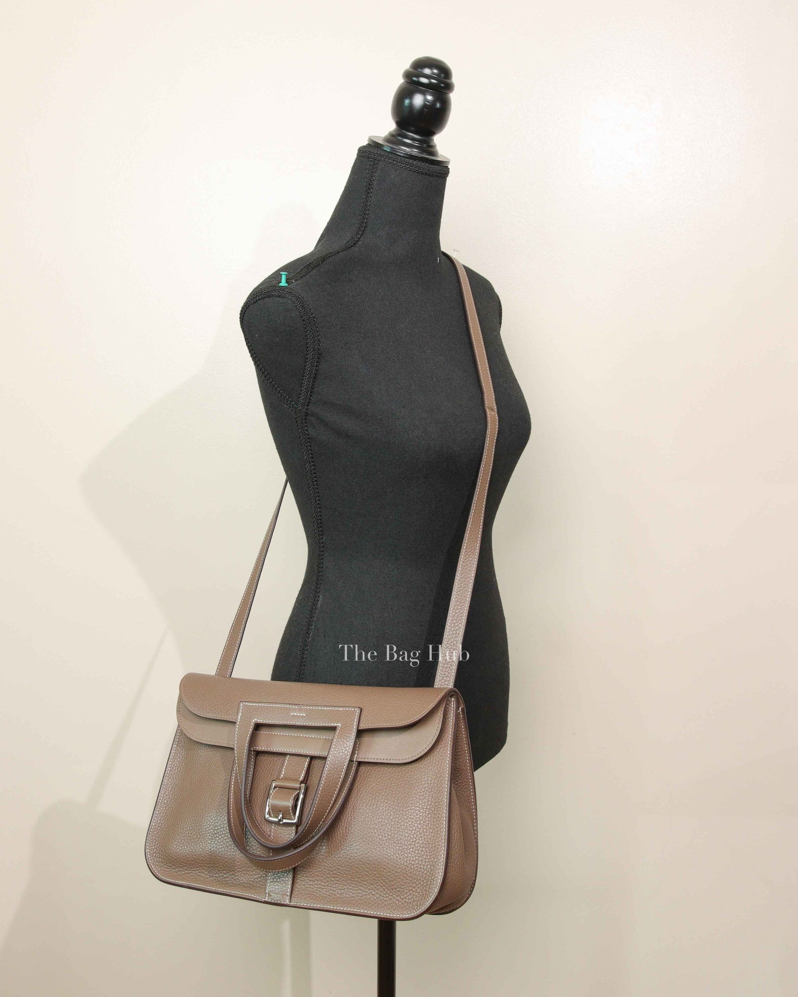 Hermes Etoupe Taurillon Clemence Leather Halzan 25 Bag PHW