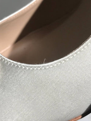 Manolo Blahnik Ivory Satin Hangisi Pumps 70mm Size 39-11