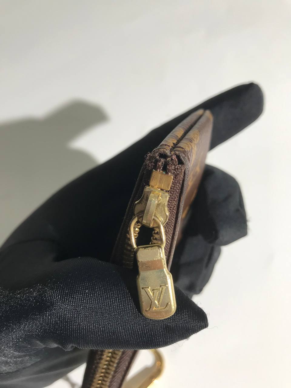 Louis Vuitton Monogram Key Cles-16