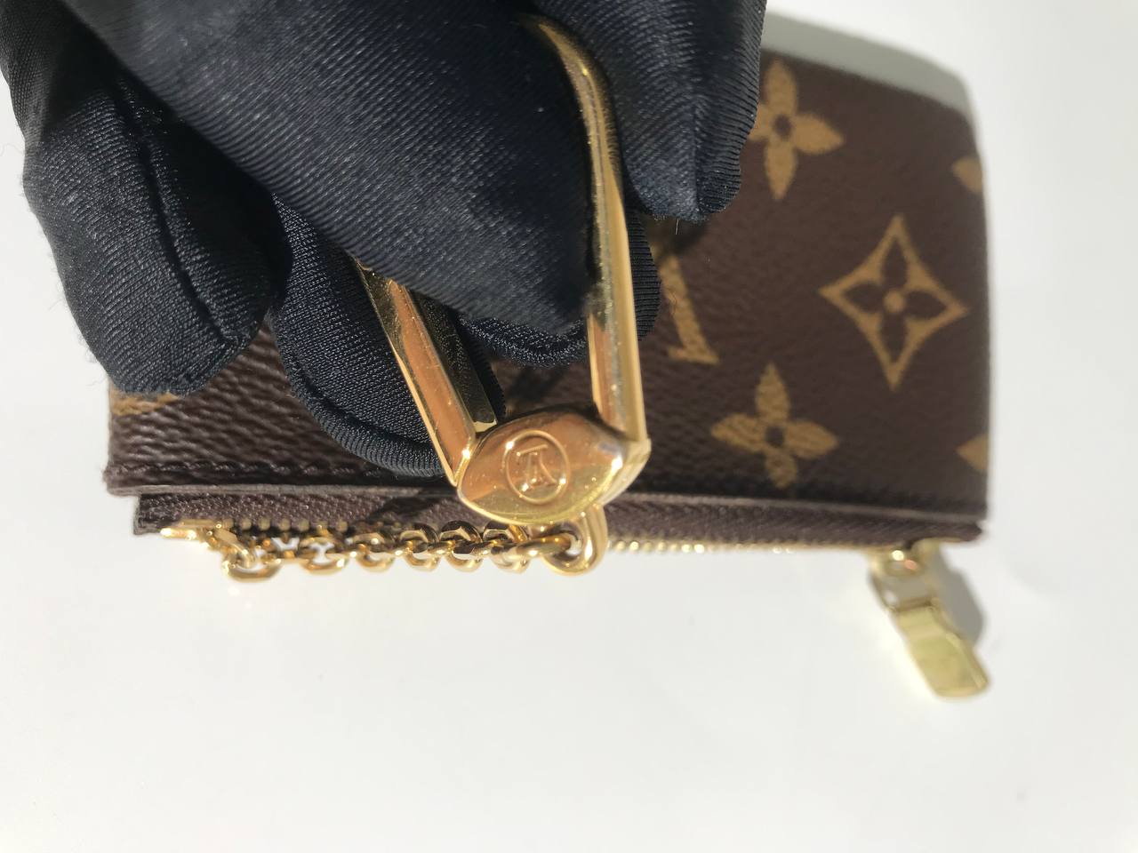 18 Ways To Use the LOUIS VUITTON Key Pouch / Key Cles  What