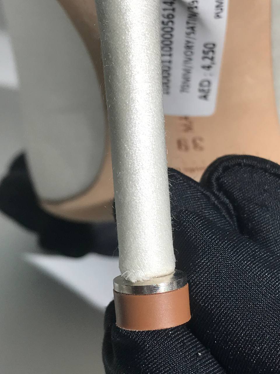 Manolo Blahnik Ivory Satin Hangisi Pumps 70mm Size 39-14