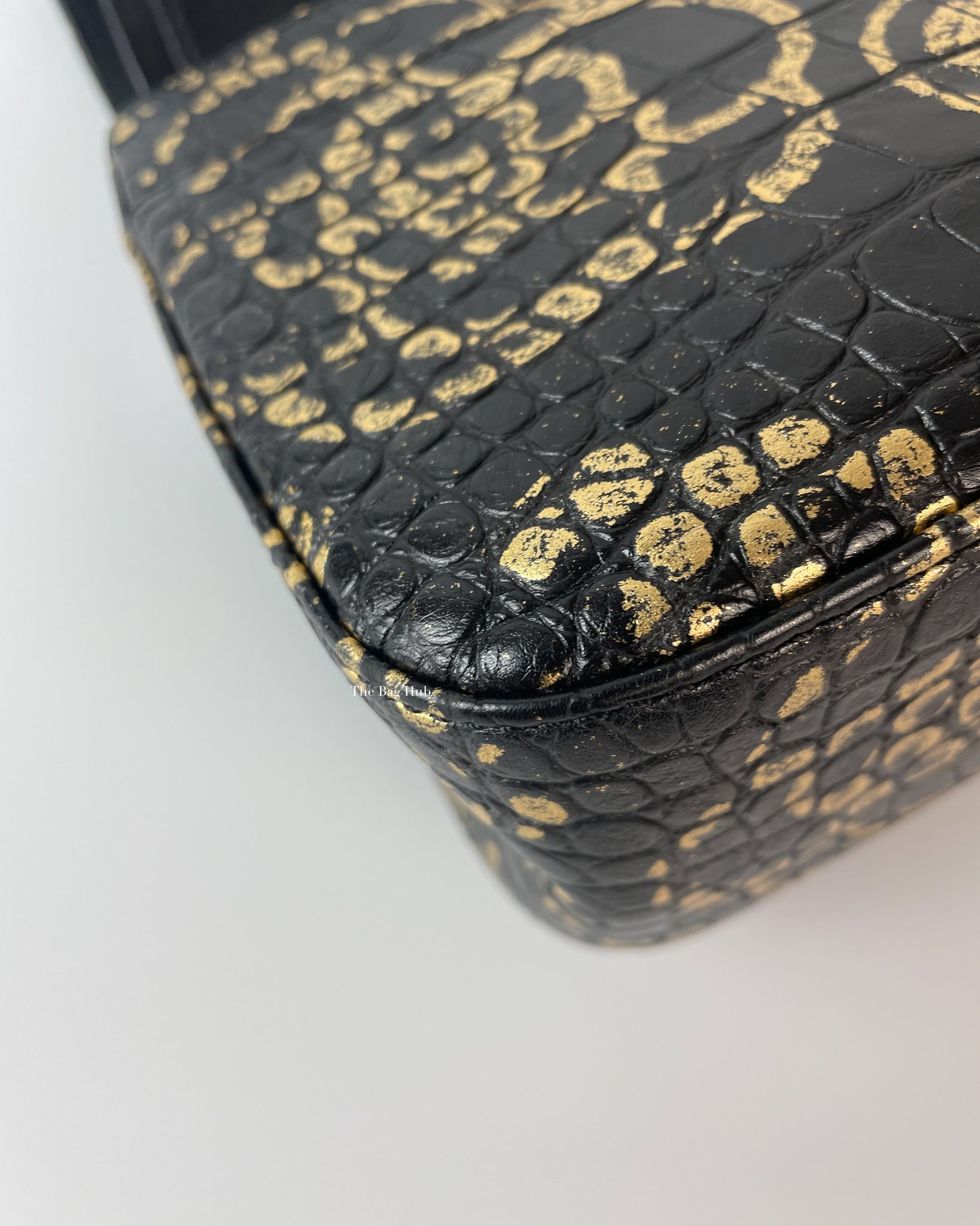 Chanel Black/Gold Graffiti Crocodile Embossed Reissue 2.55 226 Flap Bag-19