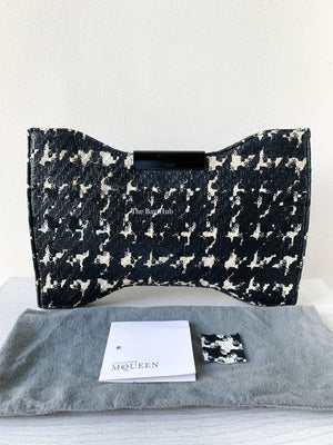 Alexander Mcqueen Black/White Squeeze It Clutch Bag-12