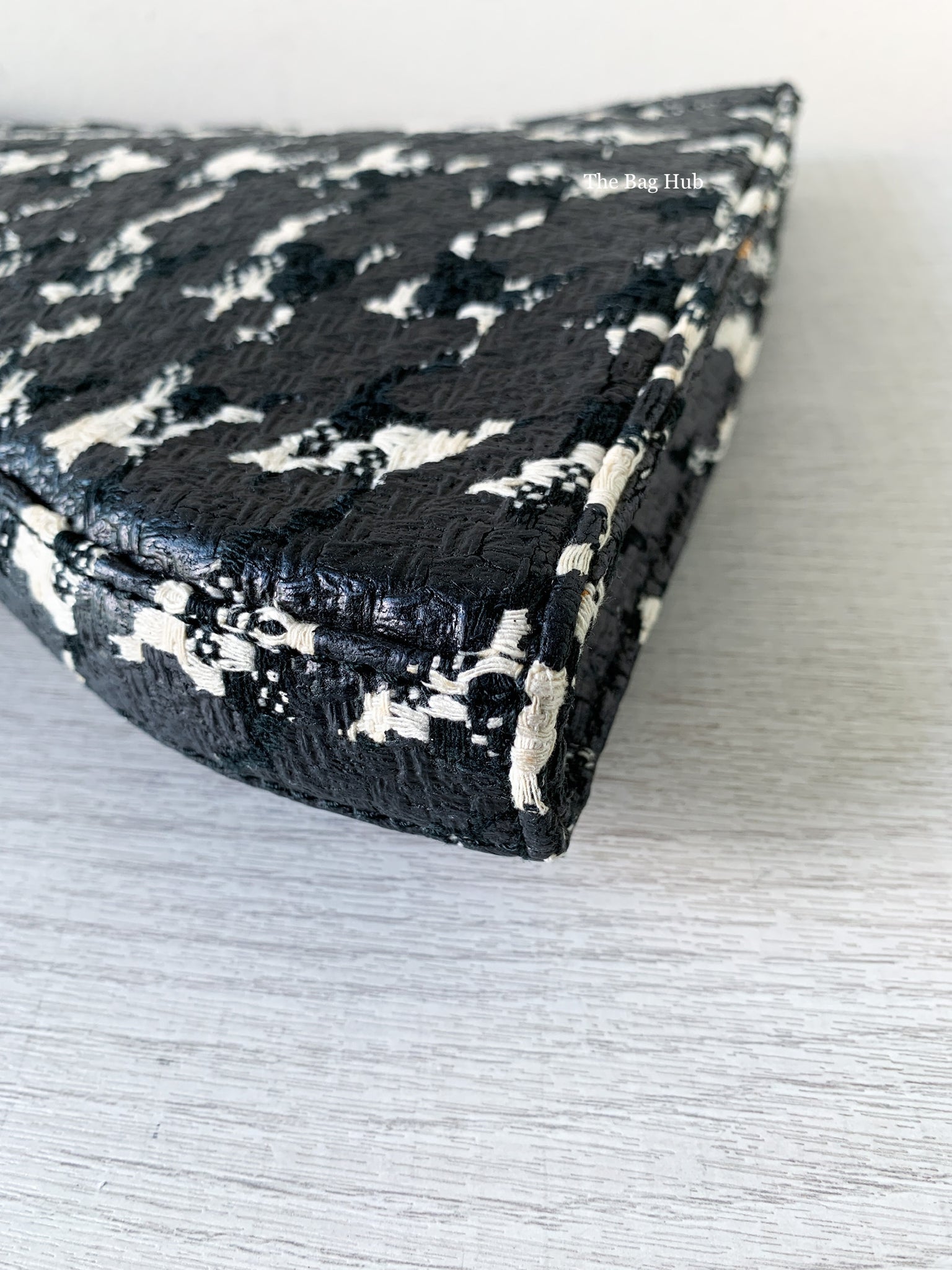 Alexander Mcqueen Black/White Squeeze It Clutch Bag-10