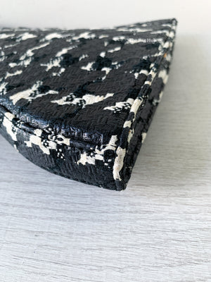 Alexander Mcqueen Black/White Squeeze It Clutch Bag-10